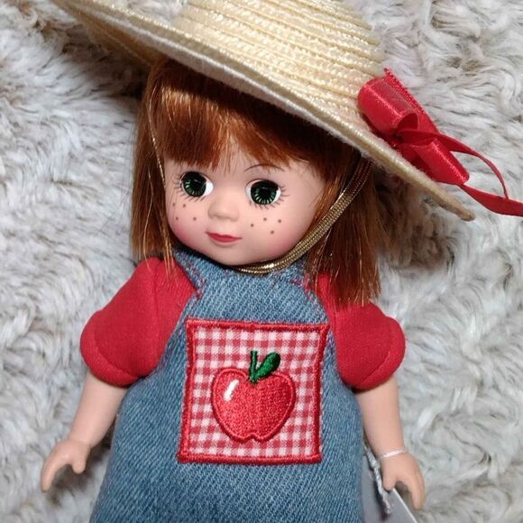 Madame Alexander doll. Apple picking - Picture 2 of 12